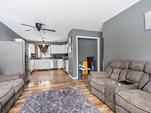 4th image of 30400 N Spruce Dr
