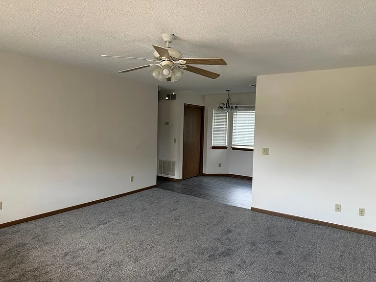 805 Clark St — Photo 4