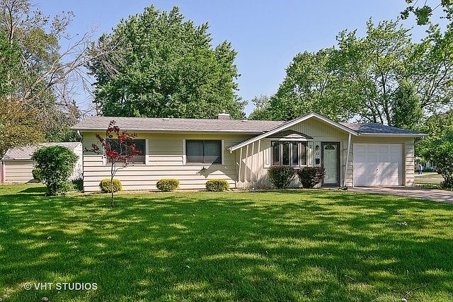 1st image of 32 Wyndham Dr