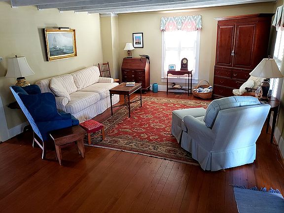 5th image of 703 Ann St