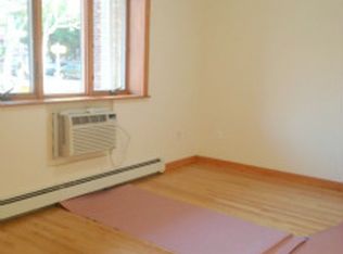 3452 32nd St FL 3, Astoria, NY 11106