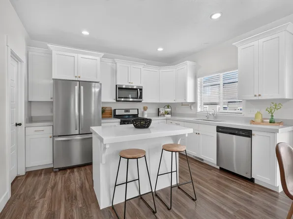 7502 N Cottage Ln E, Eagle Mountain, UT 84005