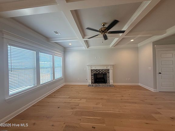 4th image of 439 Woodlawn Street