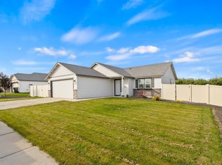 118 Bitters Loop, Grandview, WA 98930