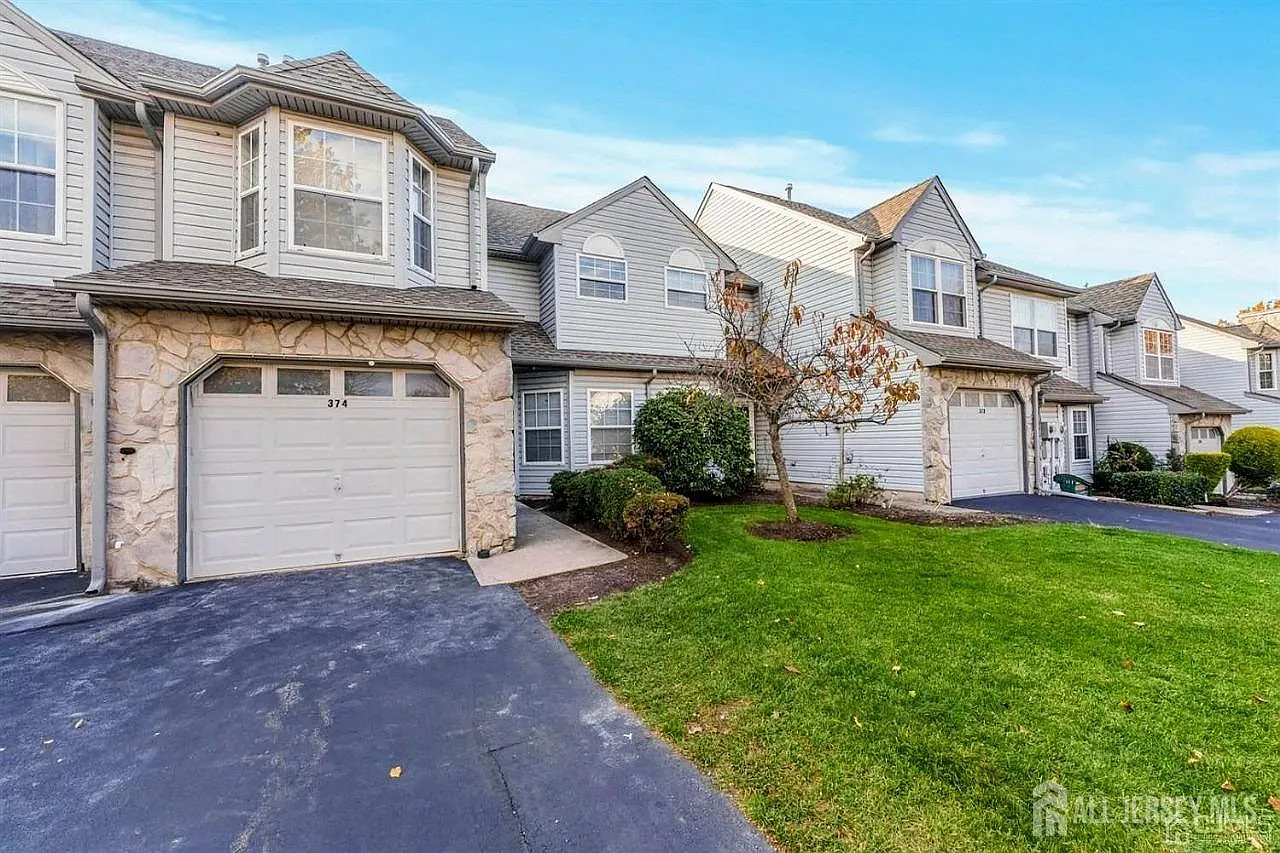 2 bed, 2.5 bath, 1267 sqft, $2,850 — Photo 1