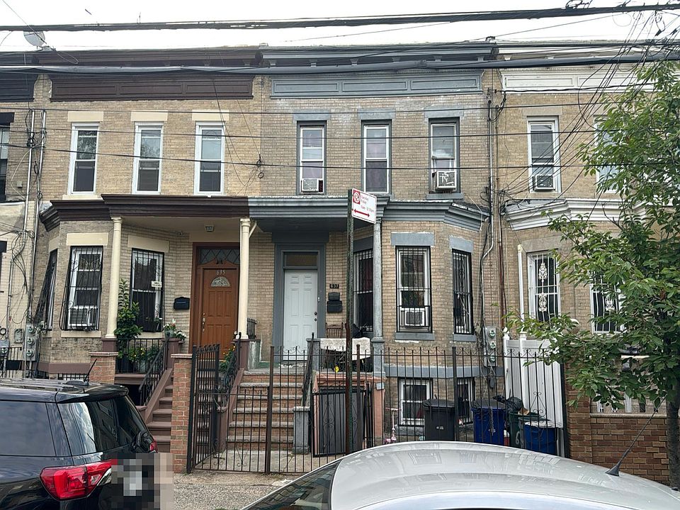 1st image of 637 Crescent St