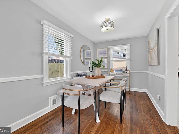 4th image of 3433 25th St SE