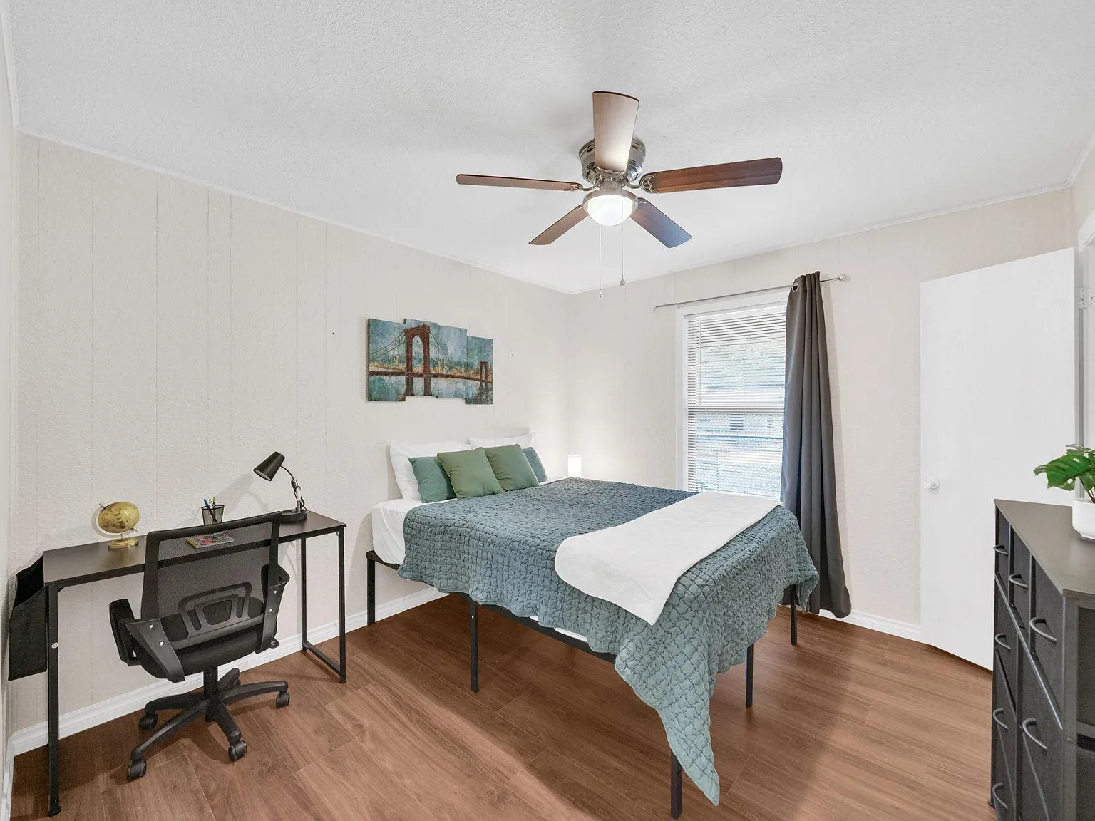 4 bed, 2.0 bath, 1960 sqft, $724 — Photo 2