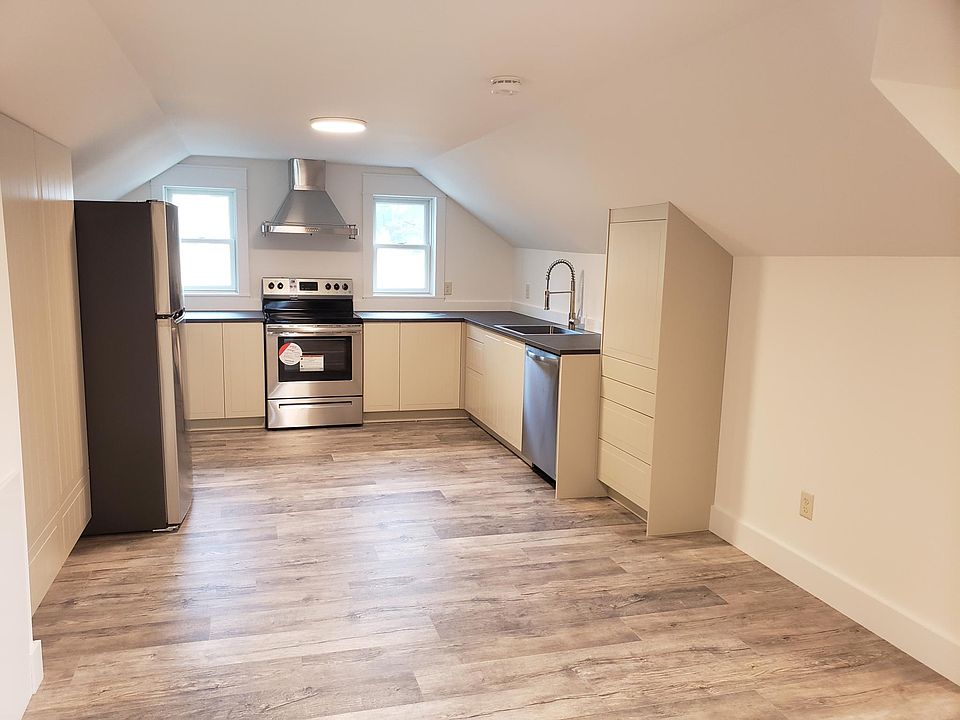1st image of 127 Walnut St Floor 3
