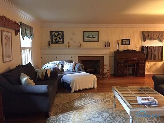 3rd image of 263 E Bement St