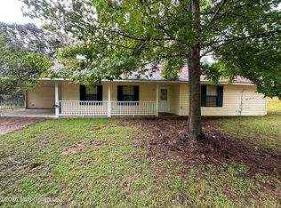 17 Howard St, Purvis, MS 39475
