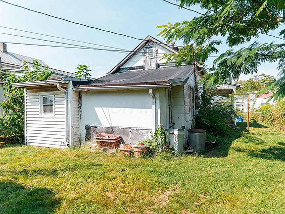 5th image of 586 E Water St