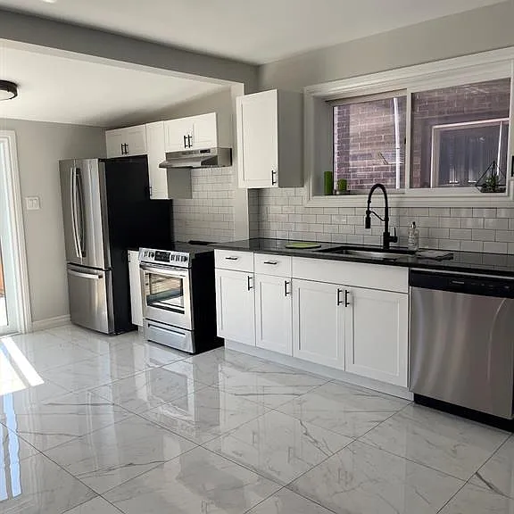 1677 Victoria Ave — Photo 13