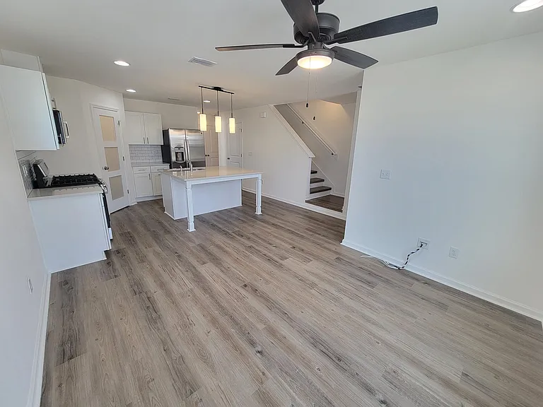 1367 Landon Hills Dr — Photo 3