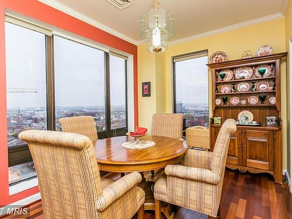 4th image of 10 E Lee St Unit 1004