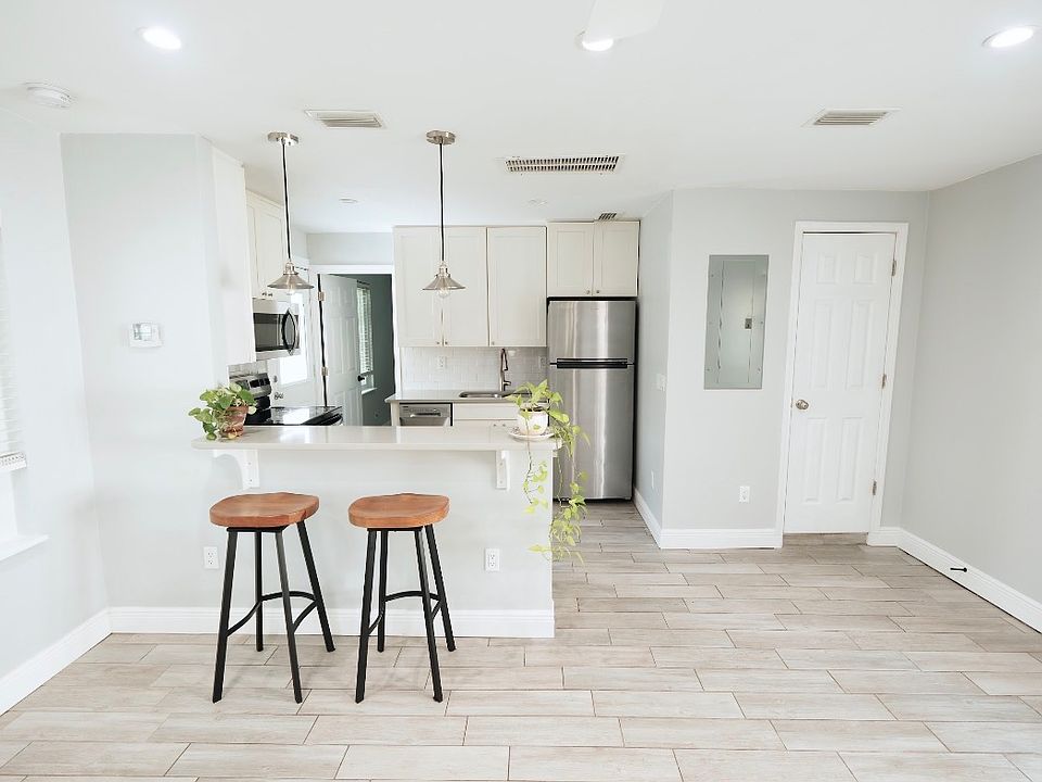 1st image of 3209 Plaza Pl