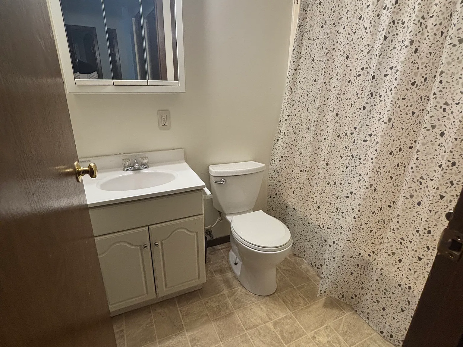 2 bed, 700 sqft, $850 — Photo 2