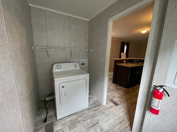 5th image of 82 Purdue St