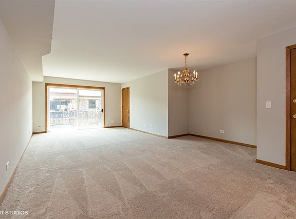 2nd image of 6453 N Northwest Hwy Unit B-6