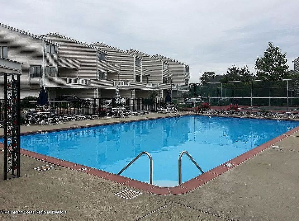 2nd image of 3 Newport Ct