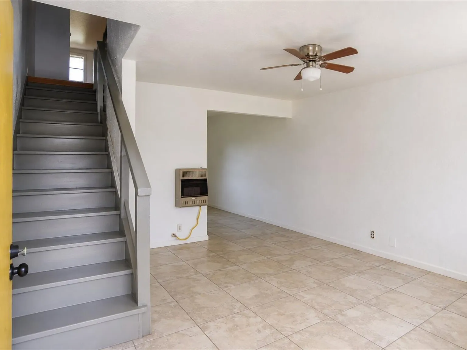 2 bed, 1.0 bath, 6720 sqft, $1,100 — Photo 2