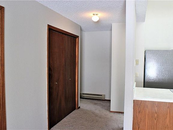 3rd image of 3253 Banff Ave