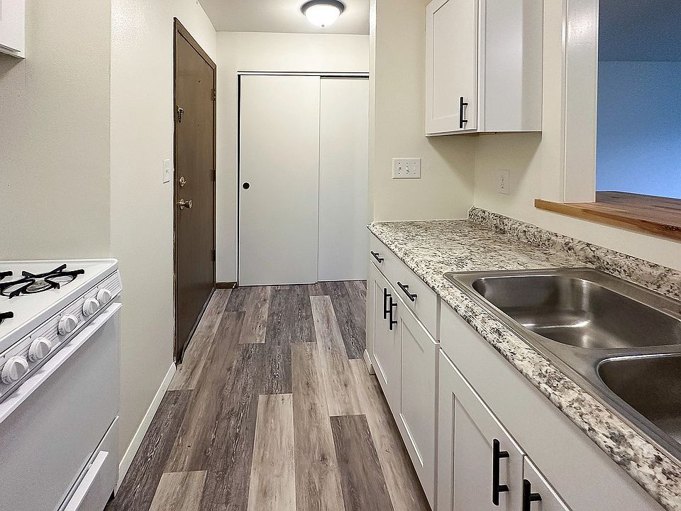 2 Bed / 1 Bath - 1,000 SF - Remodeled Kitchen
