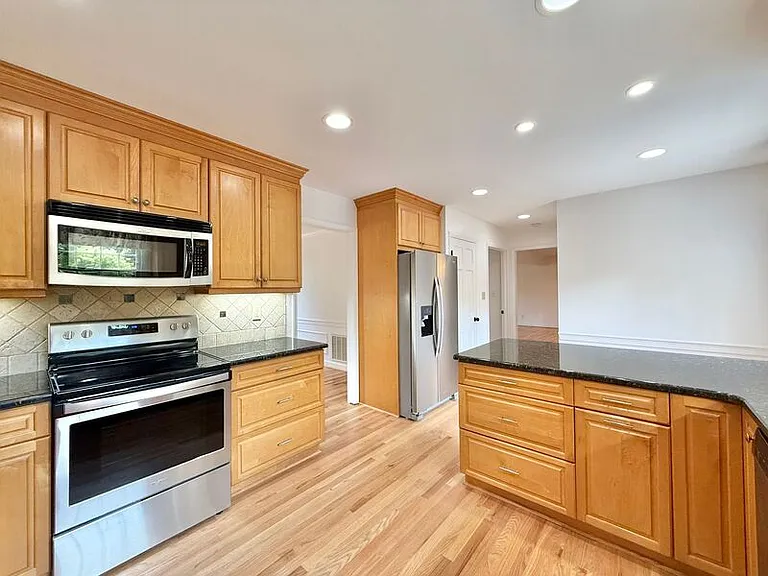 5017 Sandlewood Dr — Photo 11
