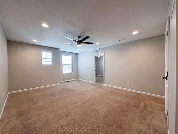 4th image of 749 Peacock Dr