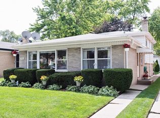 8452 Lockwood Ave, Skokie, IL 60077