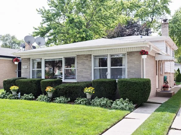 8452 Lockwood Ave, Skokie, IL 60077