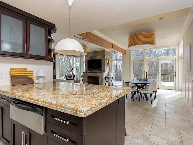 18 Spring Pond Ln — Photo 8