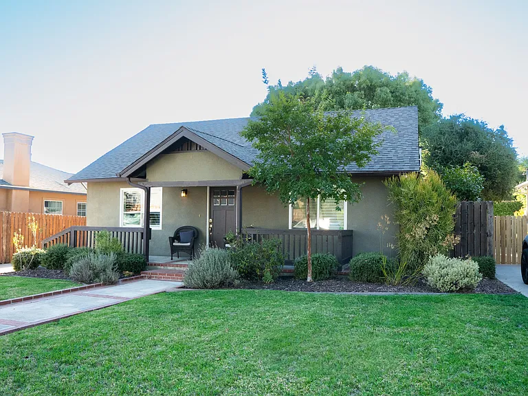 1413 Campus Rd — Photo 3