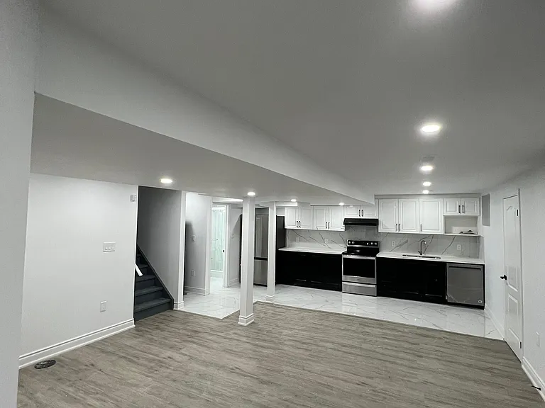 46 Starry Cres #BASEMENT — Photo 3