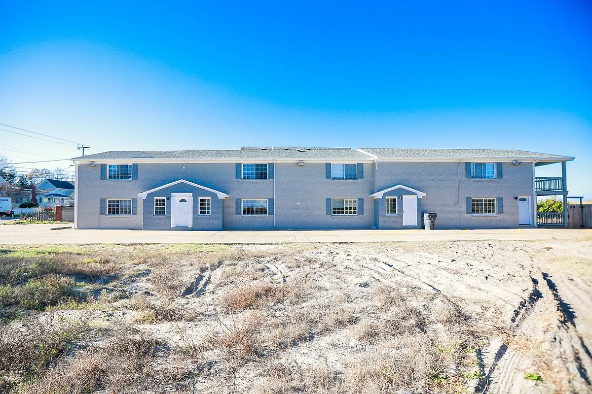 Building Photo - 1454 E Ocean View Ave