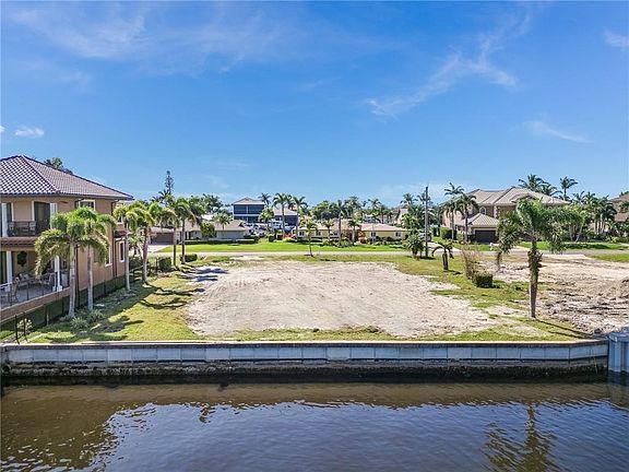 5th image of 807 Cypress Lake Cir
