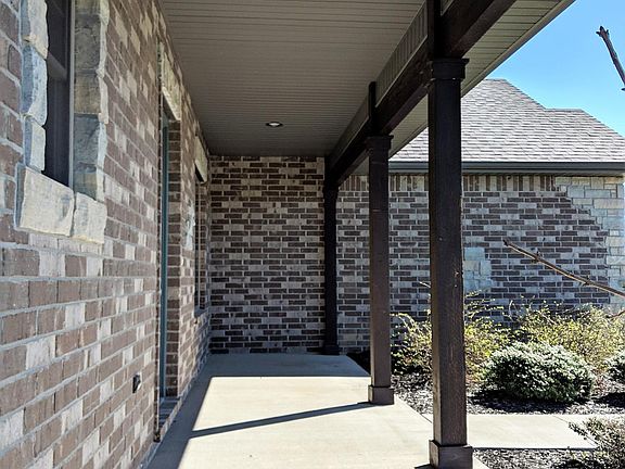 5th image of 218 Pioneer Trail Dr