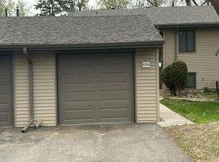 4384 Arden View Ct, Arden Hills, MN 55112
