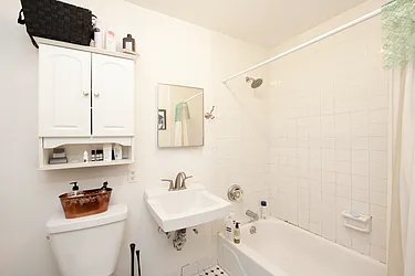 Rented by R New York