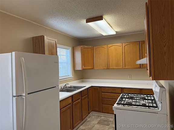 2nd image of 1403 N Joplin Ave