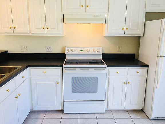 Kitchen.. Range and food prep