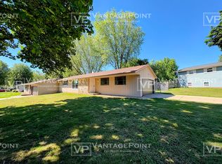 1009 Rogues Way, Green Bay, WI 54313