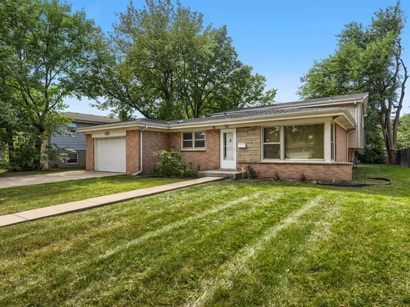 918 S Owen St, Mount Prospect, IL 60056