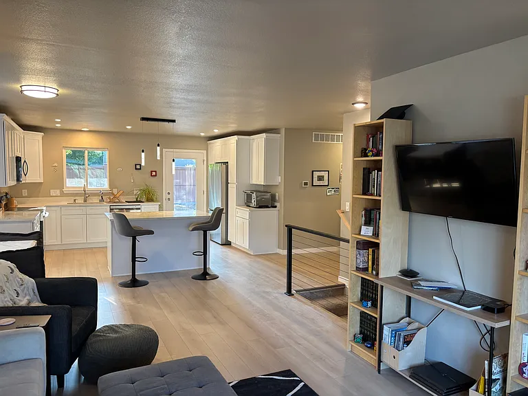 6507 Pierson St — Photo 3