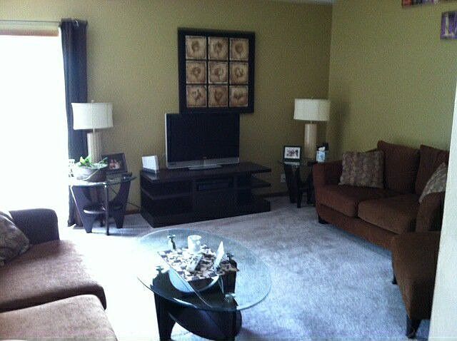1st image of 958 4th Ave W