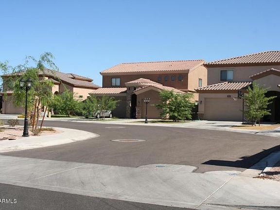 3rd image of 1922 N Ashland Cir