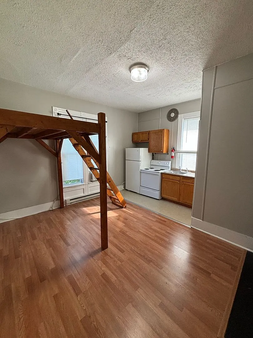 1516 Highland Ave — Photo 3