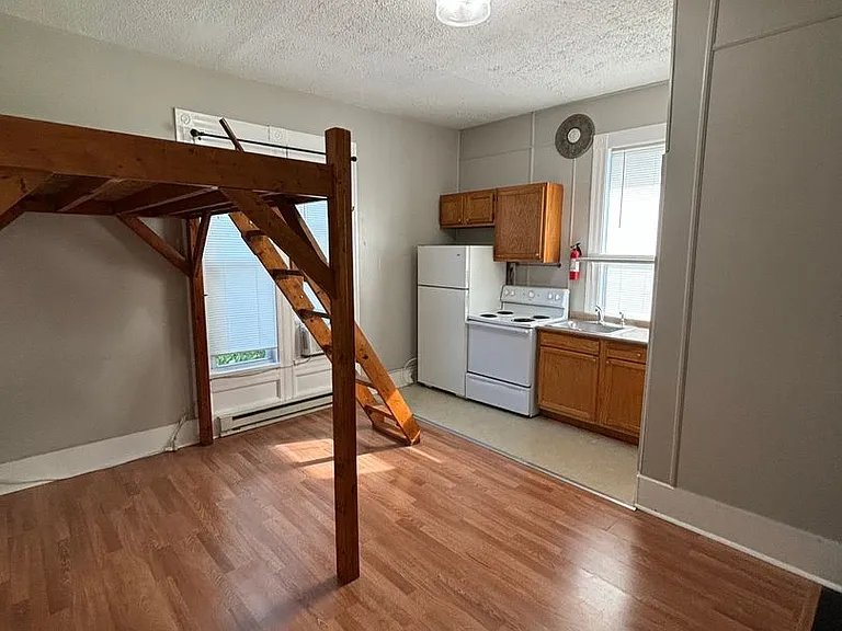 1516 Highland Ave — Photo 3