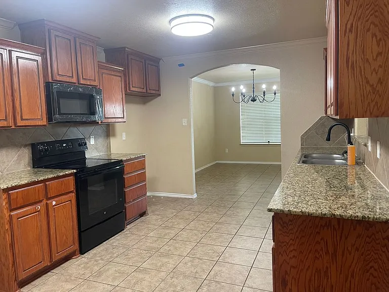 2804 Hector Dr — Photo 9