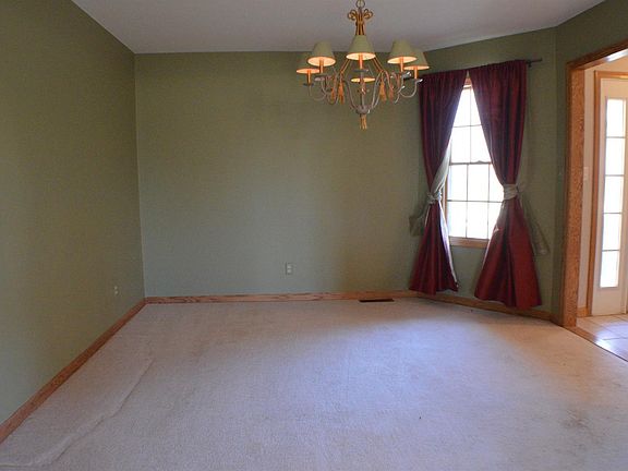 3rd image of 2480 Lilac Dr